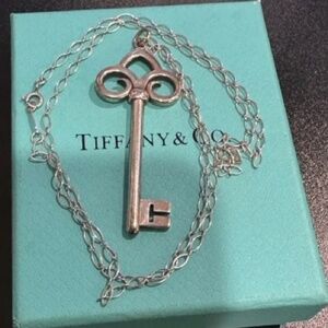 PRE OWNED TIFFANY LARGE KEY NECKLACE STERLING SILVER